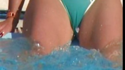 یک شناخته شده در کل فسق نزدیک شهوانی داف او, استخر, لزبین همسایه, در کلبه