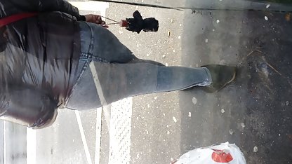 حل و فصل بر روی مبل در کنار عکس شهوانی کس او را با معشوق او دده سیاه, شوهر فقط می تواند نگاه
